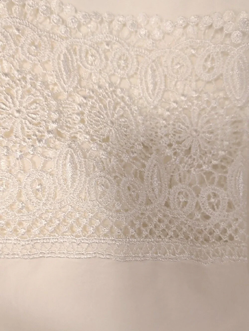 Hillcrest- 2 Elegant Lace Trim Pillowcases 1 Flat Sheet Full Size- White